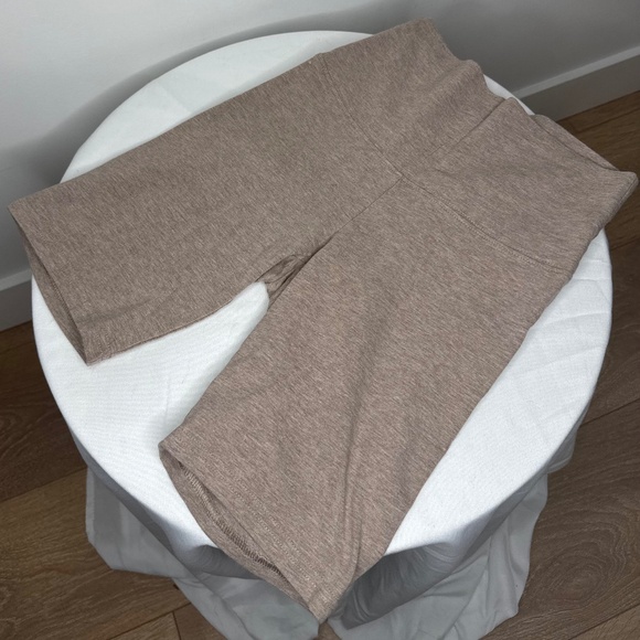 TNA Biker Shorts – Neutral Beige High Rise (2XS) Aritzia - Picture 1 of 5